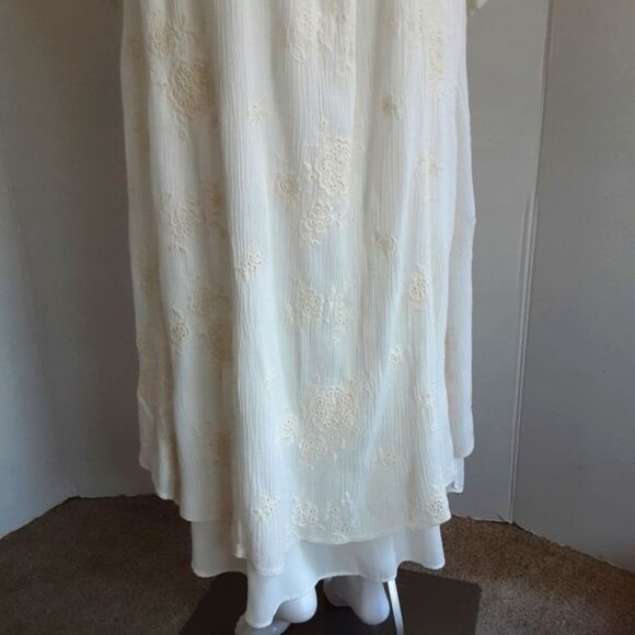 CHELSEA & VIOLET Embroidered Ivory Floral Wrap Hi-low Dress Sz. Large - Picture 9 of 12
